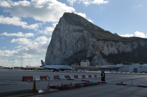 A plane landing in front of the rock of Gibraltar